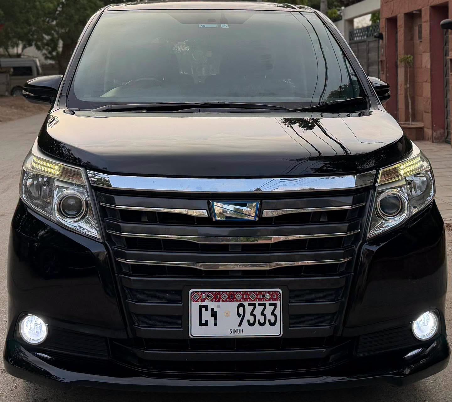 Used 2015 Toyota noah